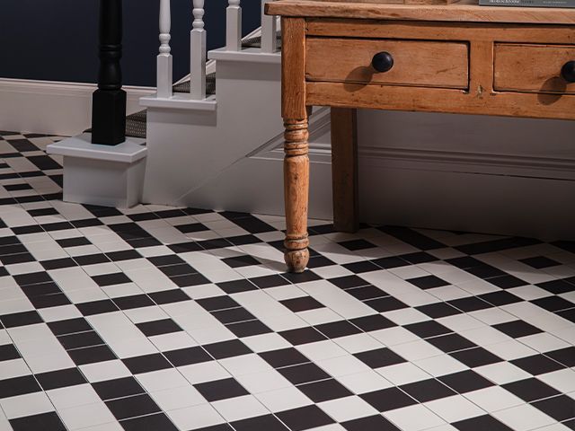 Victorian Black/White Chequer Tile