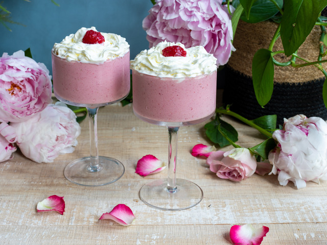 Berry cream gin blitz Valentines cocktail