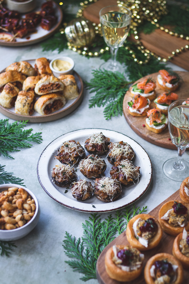 Vegan Stuffed Mushrooms with cheesy apple, sausage and bacon 