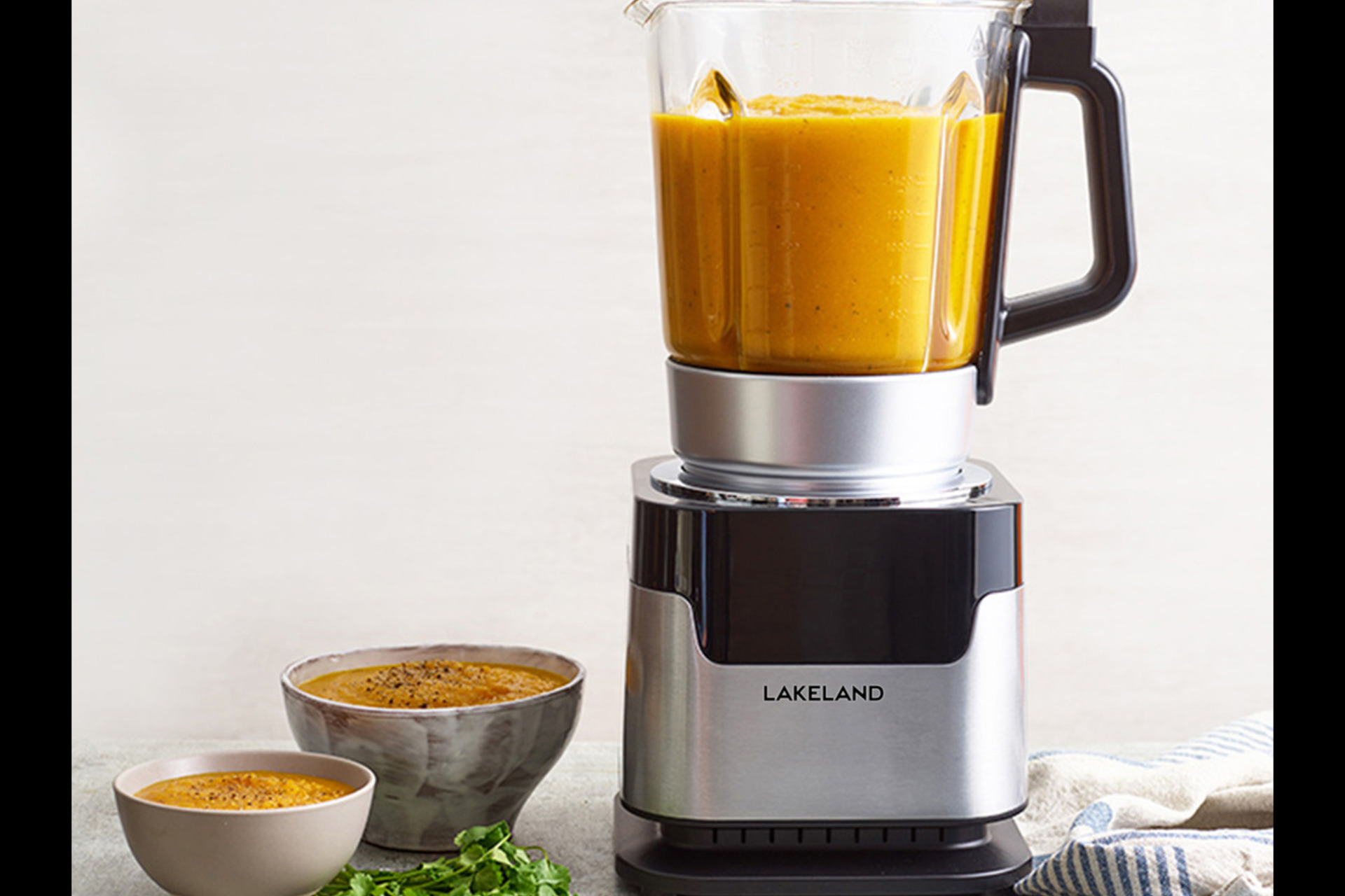 Lakeland’s 2L Touchscreen Soup Maker