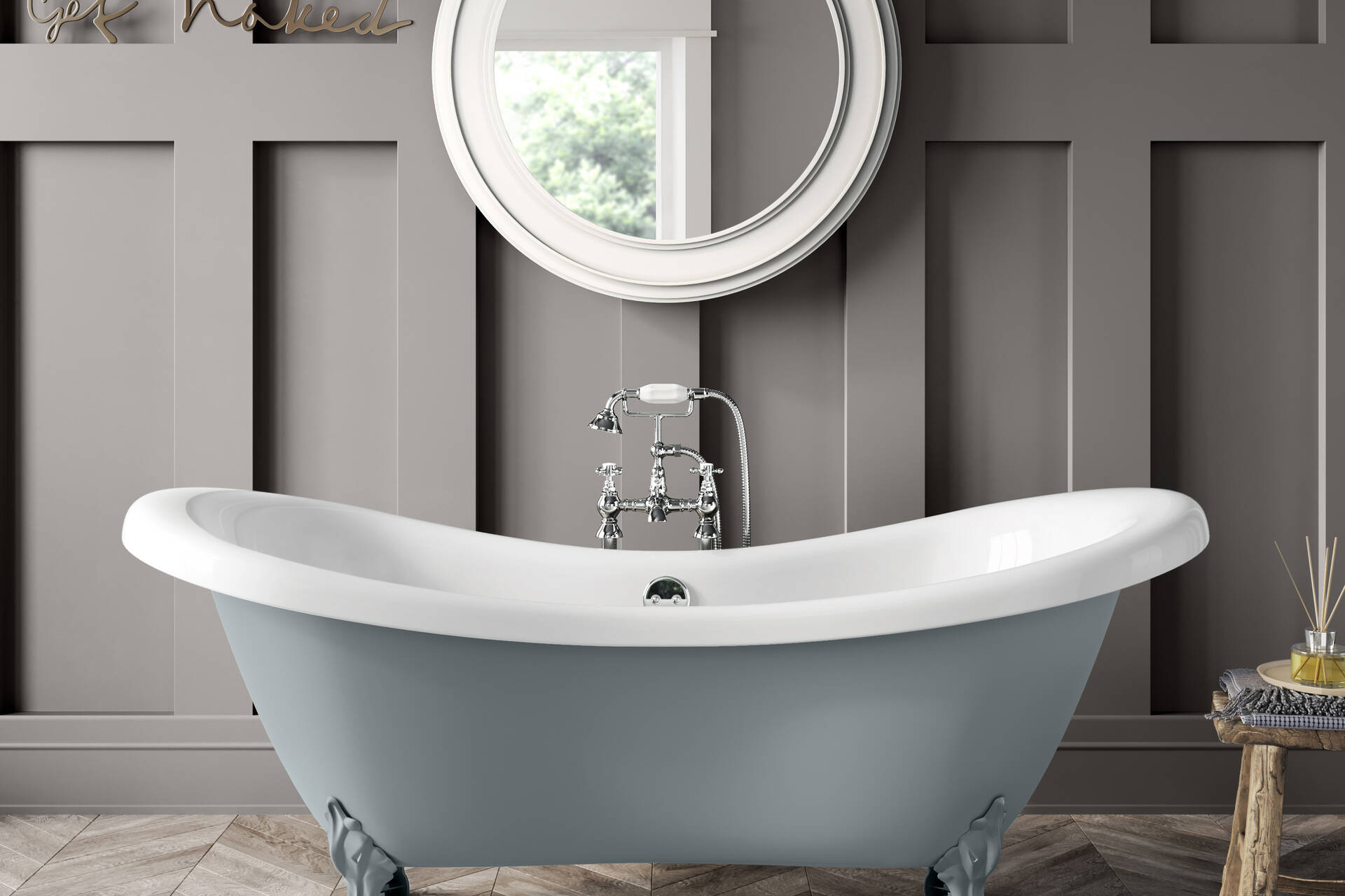 Bathroom Mountain’s Tonbridge roll-top slipper bath 