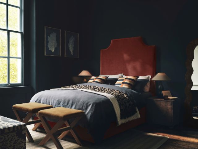 A bedroom decorated in Autumn colours