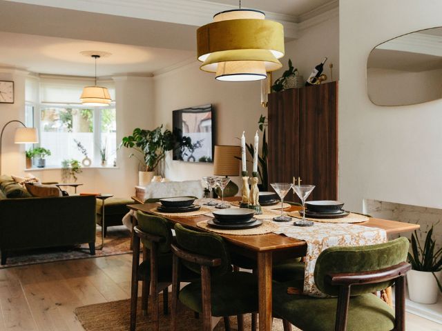 Autumn decor in a dining room