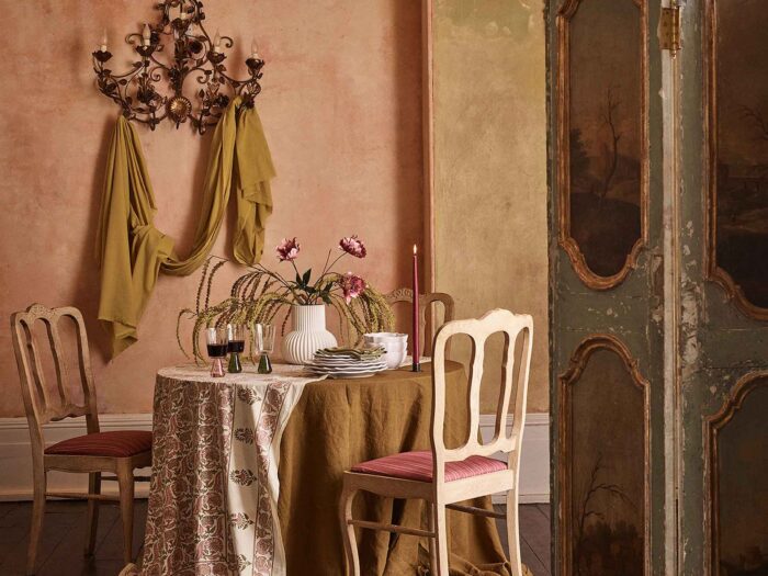 Add a theatrical touch to your autumn tablescapes this season