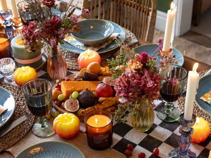 Setting up grazing boards as centrepieces in the middle of your autumn tablescapes will delight your guests