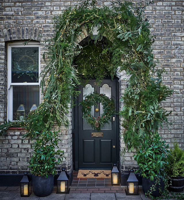 How to make a Christmas doorway garland from real foliage